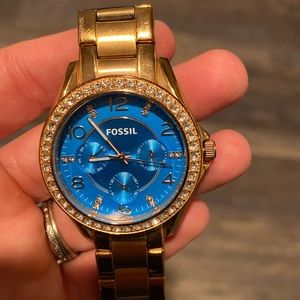 Good and blue fossil watch